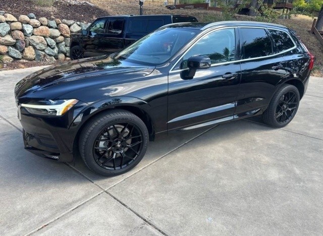 2021 Volvo XC60 T6 Momentum photo 2