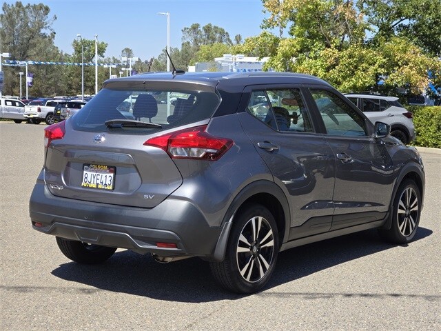2019 Nissan Kicks SV photo 2