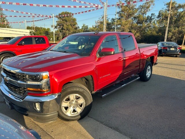 2018 Chevrolet Silverado 1500 LT photo 2