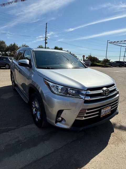 2019 Toyota Highlander Limited Platinum photo 2
