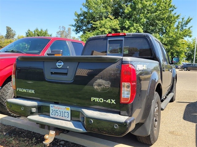 2016 Nissan Frontier PRO-4X photo 2