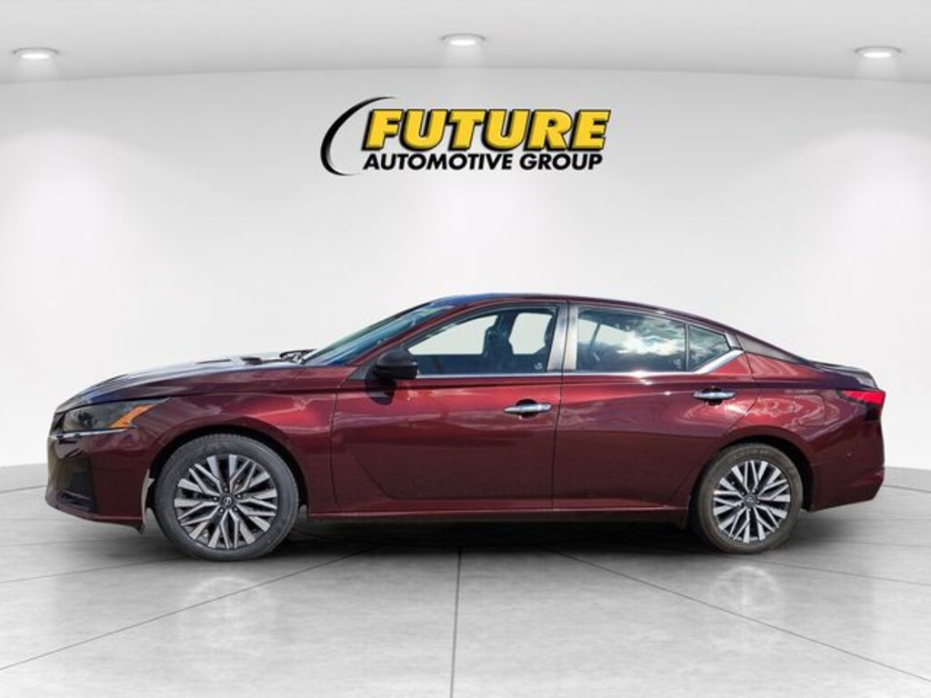 Used 2024 Nissan Altima 2.5 SV Sedan