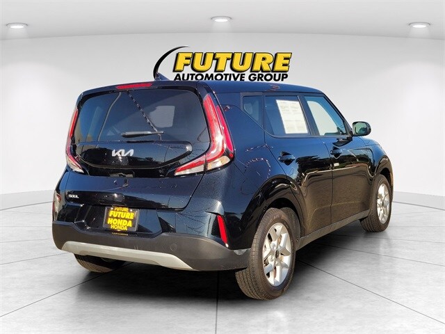 2023 Kia Soul LX photo 3