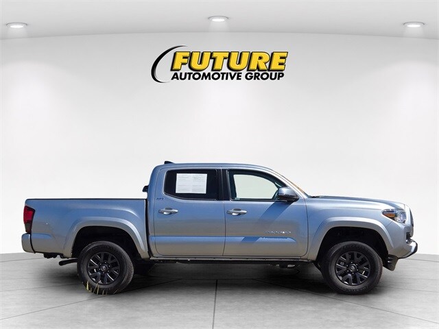2023 Toyota Tacoma SR5 V6 photo 3