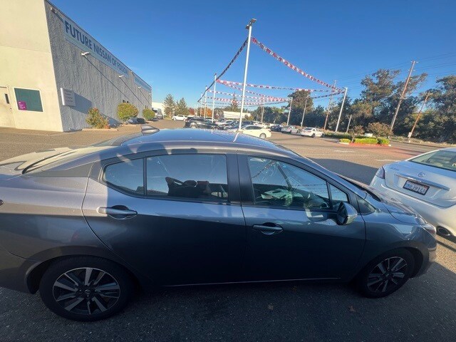 2021 Nissan Versa 1.6 SV photo 4