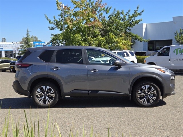 2023 Nissan Rogue SV photo 2