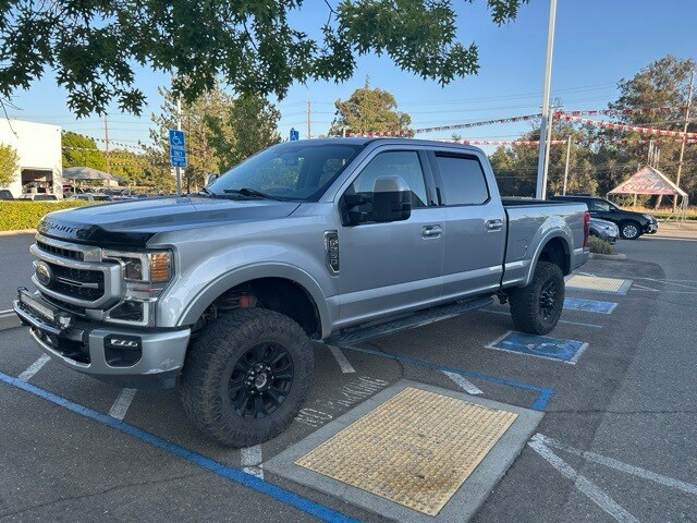 2022 Ford F-250 Lariat photo 2