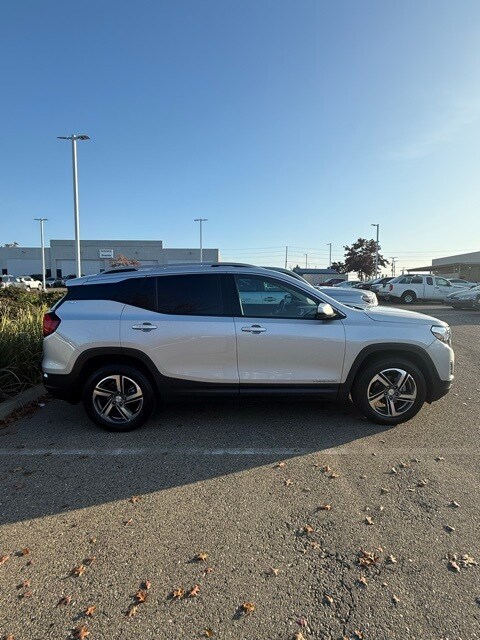 2021 Gmc Terrain SLT photo 2