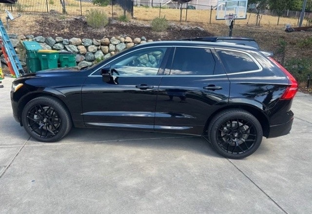 2021 Volvo XC60 T6 Momentum photo 3