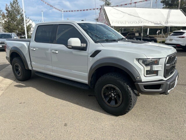 2017 Ford F-150 Raptor photo 2
