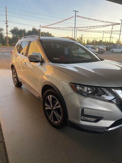 2018 Nissan Rogue SL photo 2