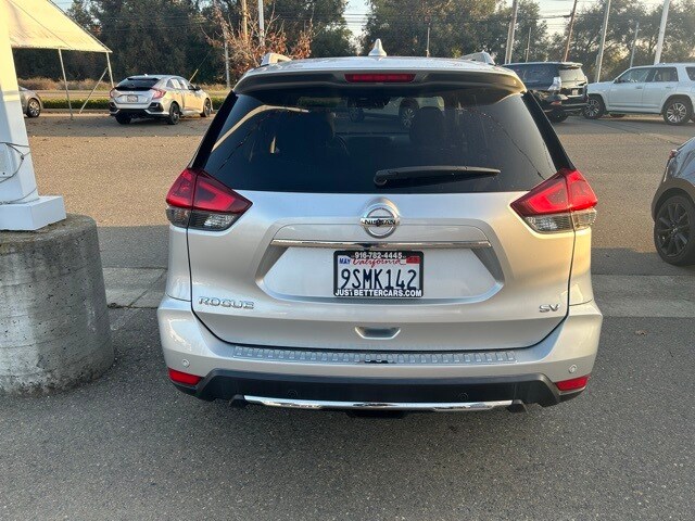 2019 Nissan Rogue SV photo 4