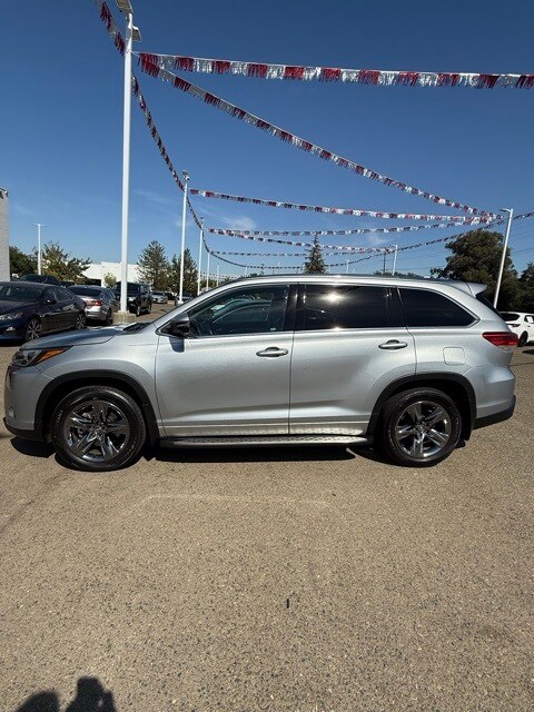 2019 Toyota Highlander Limited Platinum photo 3