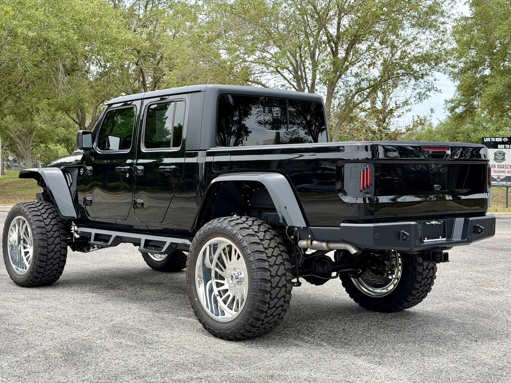 Used 2024 Jeep Gladiator Sport Truck Crew Cab