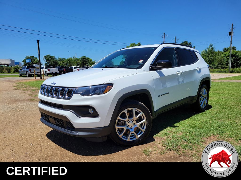 2023 Jeep Compass Latitude Lux 4X4's photo