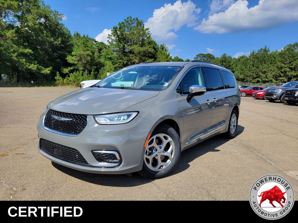 2023 Chrysler Pacifica Limited's photo