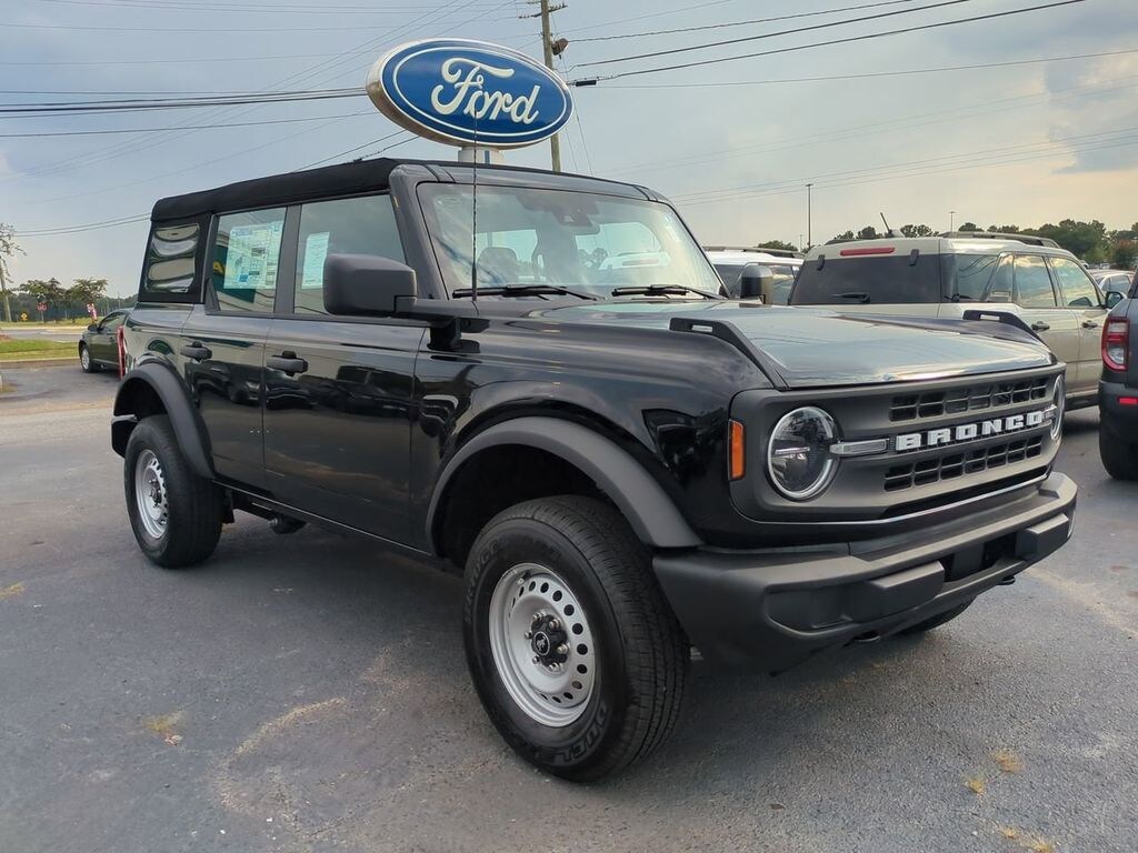 New 2025 Ford Bronco Base SUV
