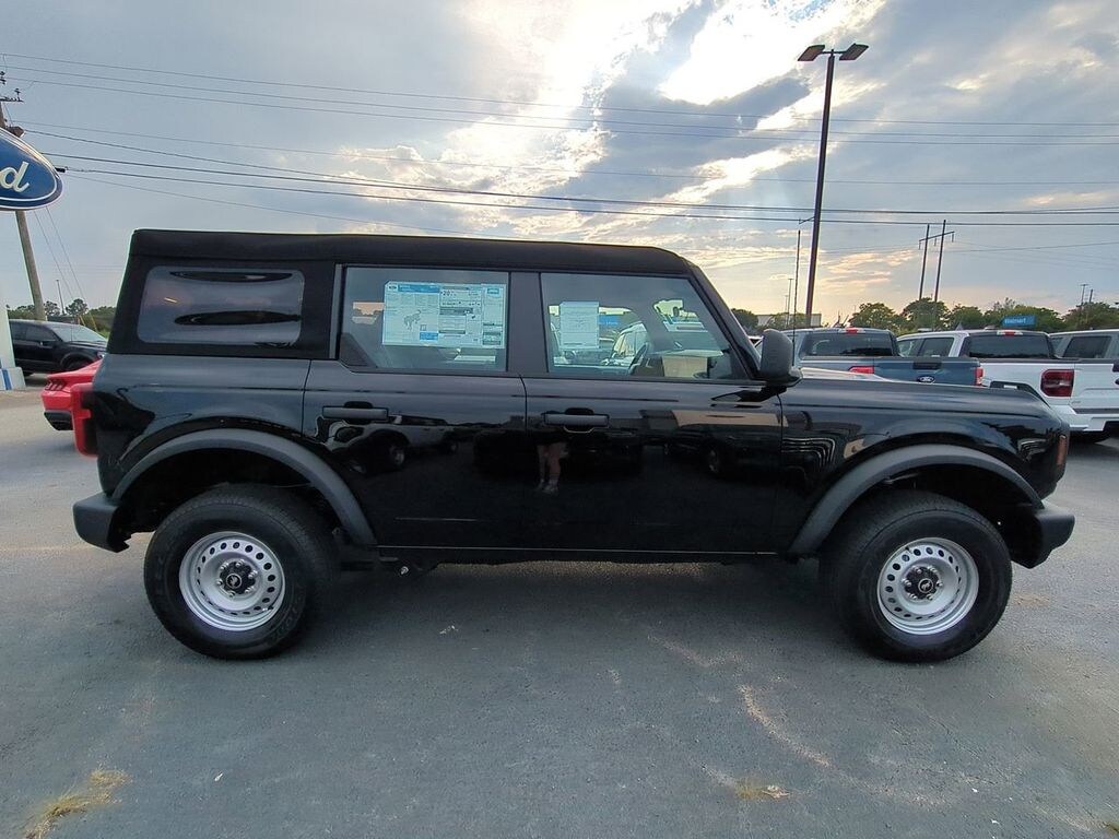 New 2025 Ford Bronco Base SUV