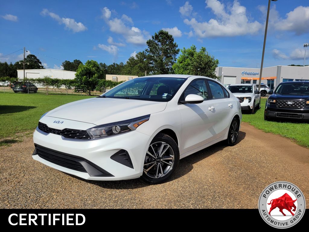 2023 Kia Forte LXS AT's photo