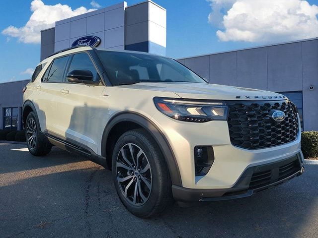 2026 Ford Explorer ST-LINE's photo