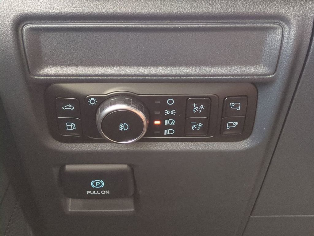 2025 Ford F-150 XLT - Photo 25