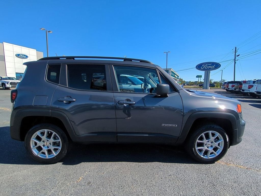 Used 2022 Jeep Renegade Latitude SUV