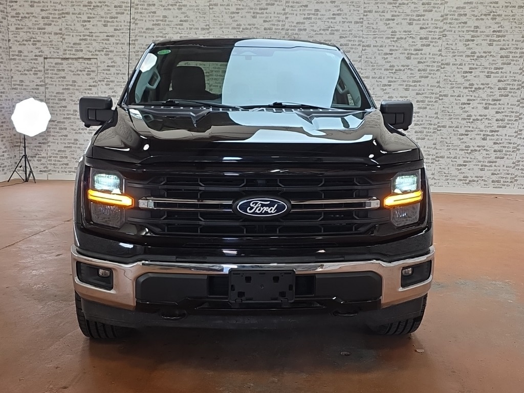 2024 Ford F-150 XLT photo 2