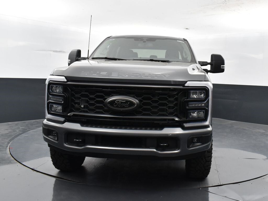 2025 Ford F-350 XLT photo 2