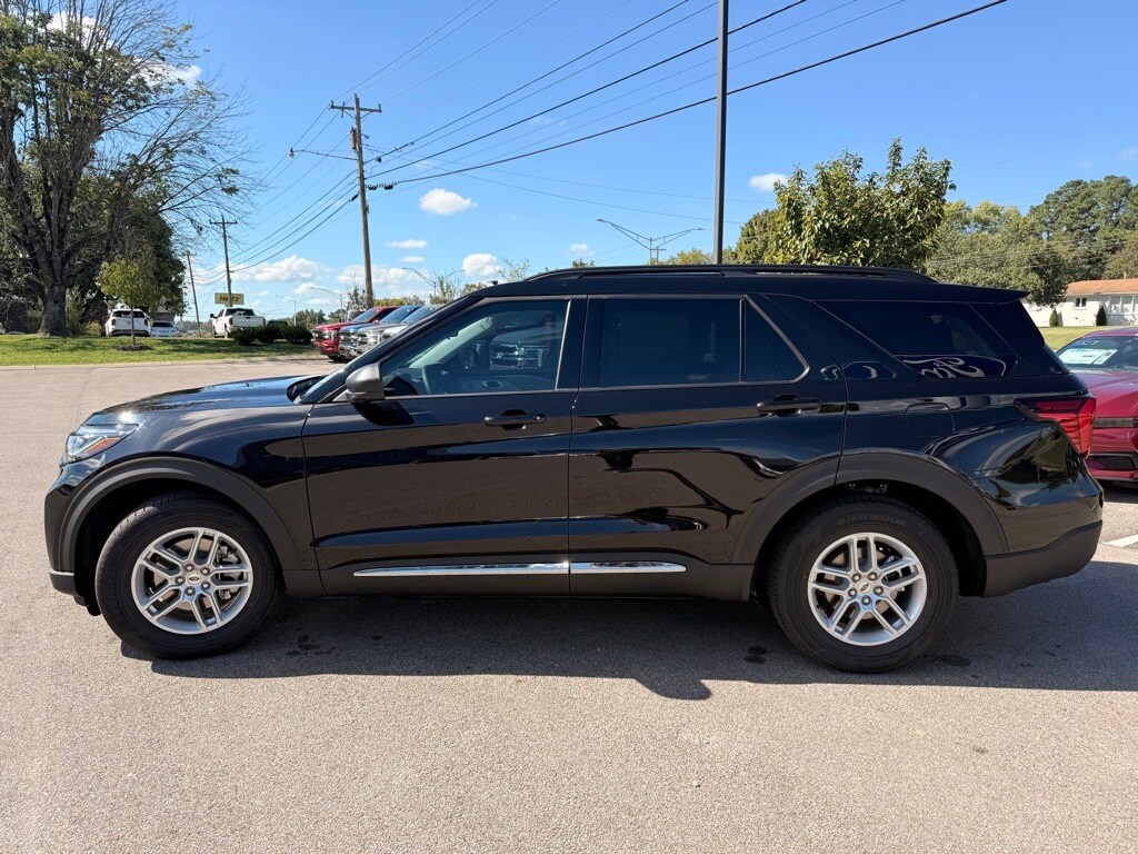 2025 Ford Explorer photo 4
