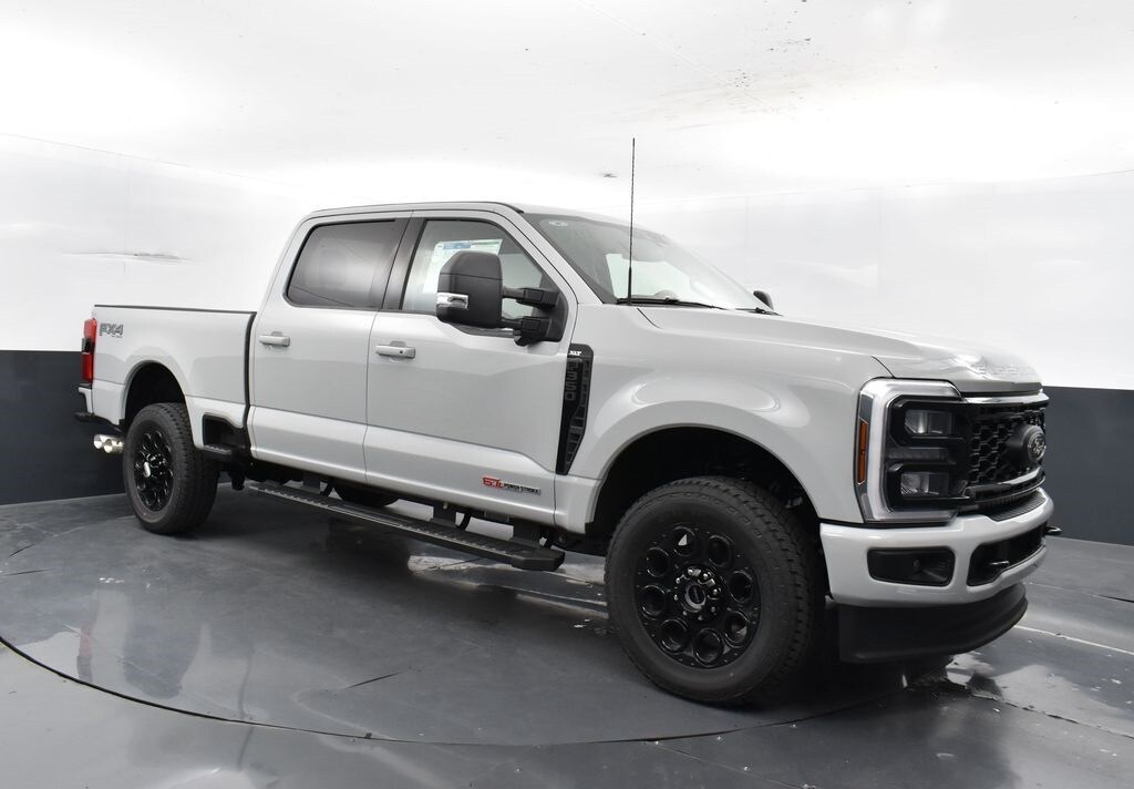 2025 Ford F-350 XLT photo 3