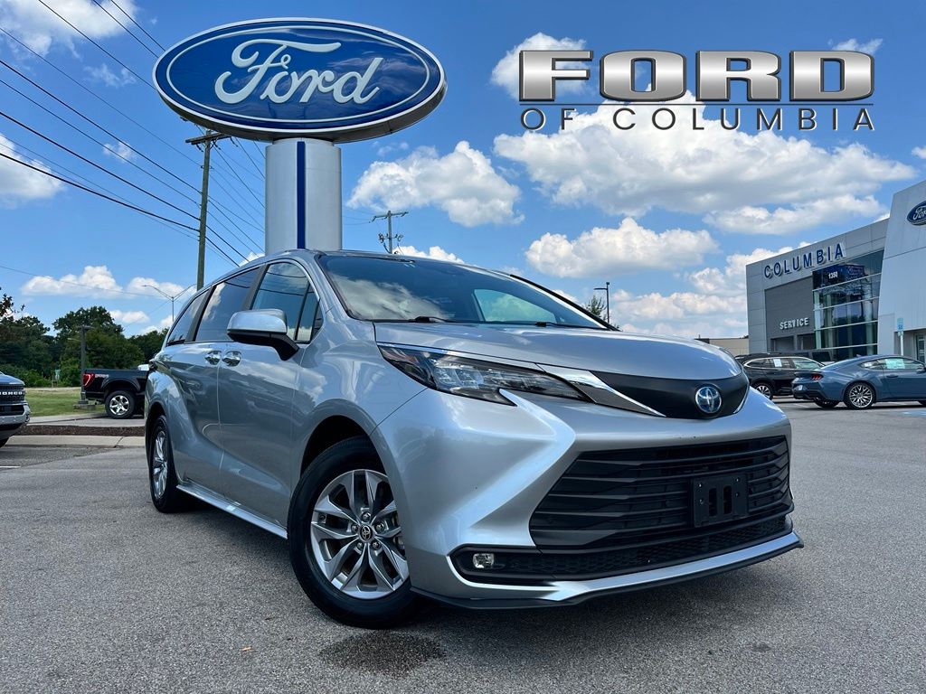 Used 2025 Toyota Sienna XLE
