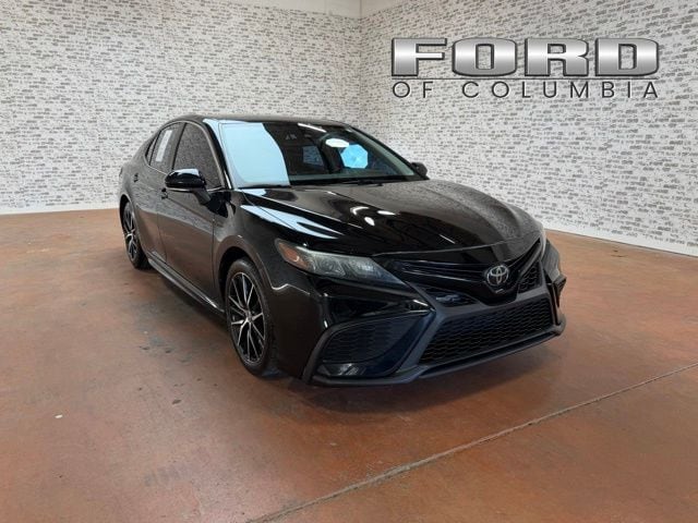 2022 Toyota Camry SE's photo
