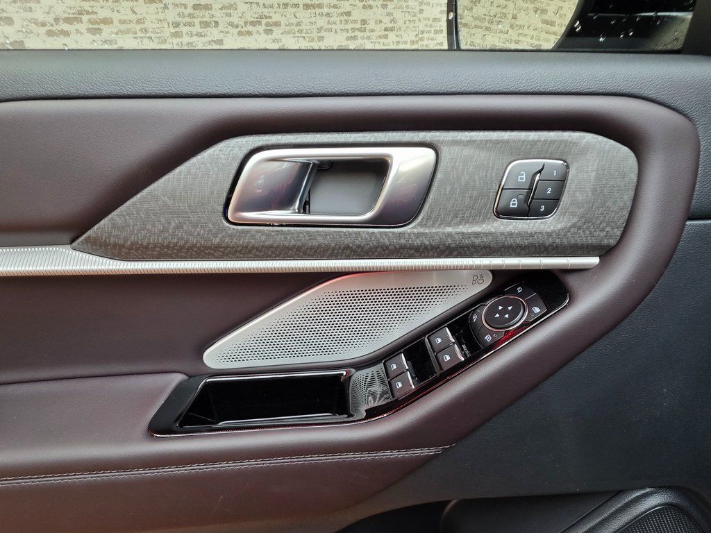 2026 Ford Explorer Platinum - Photo 17