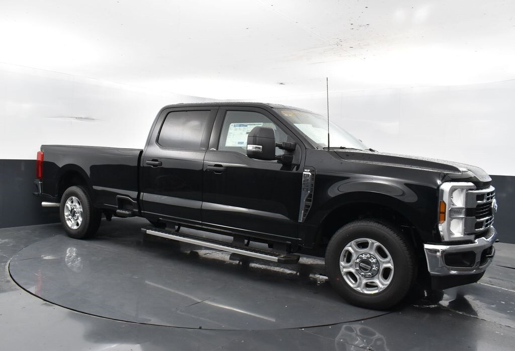 2026 Ford F-250 XLT photo 3