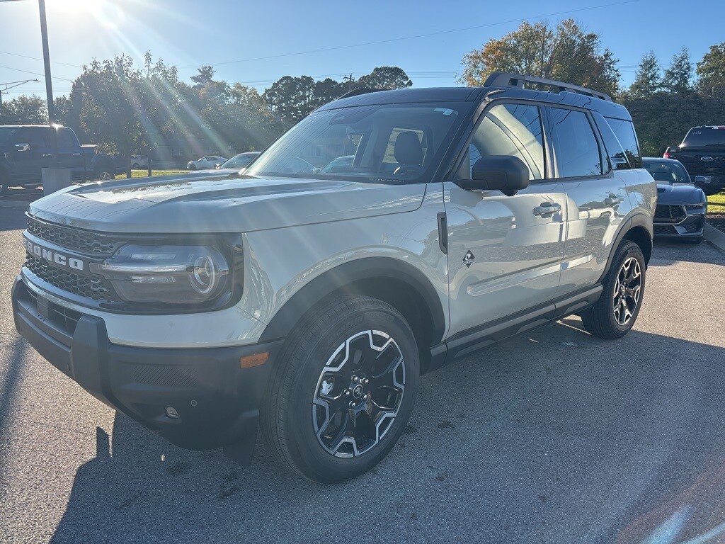 2025 Ford Bronco Sport Outer Banks photo 3