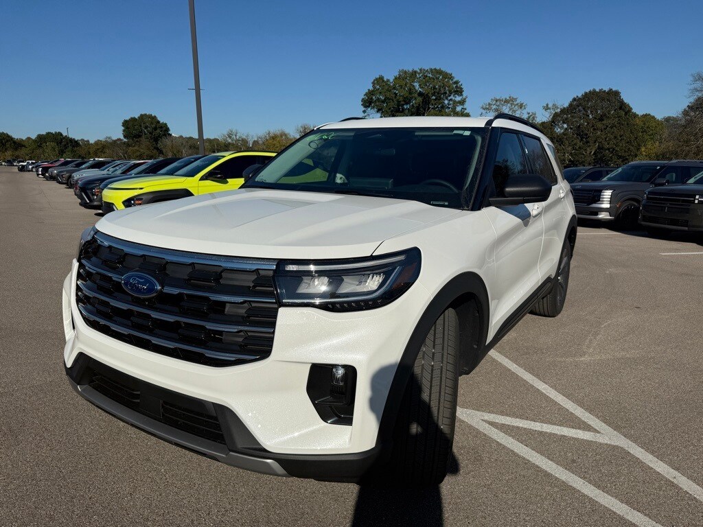 2026 Ford Explorer photo 2