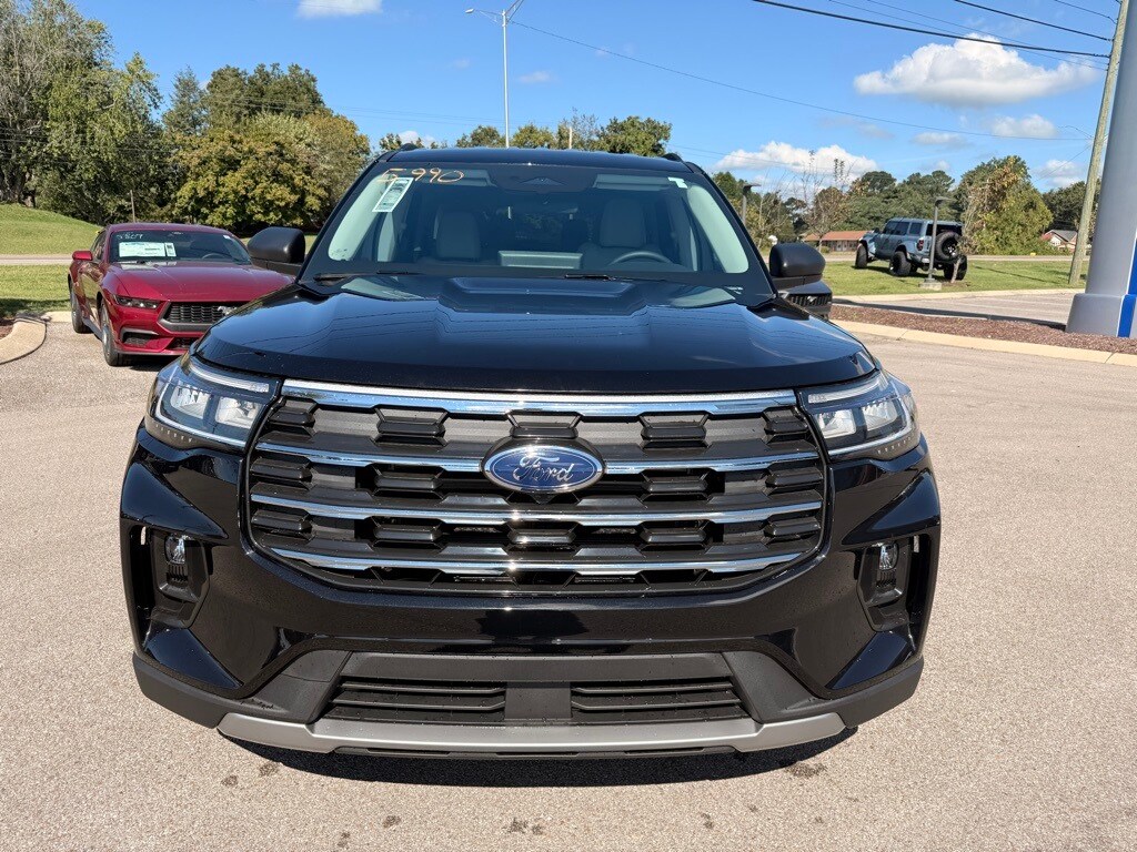 2025 Ford Explorer photo 2