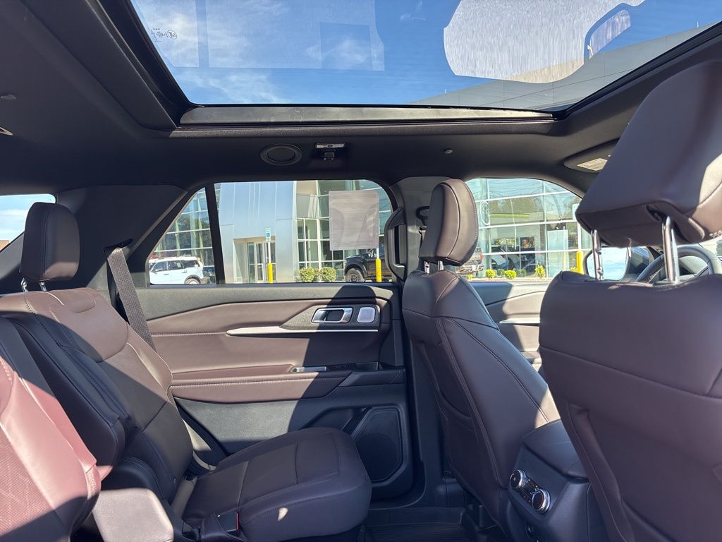 2026 Ford Explorer Platinum - Photo 17