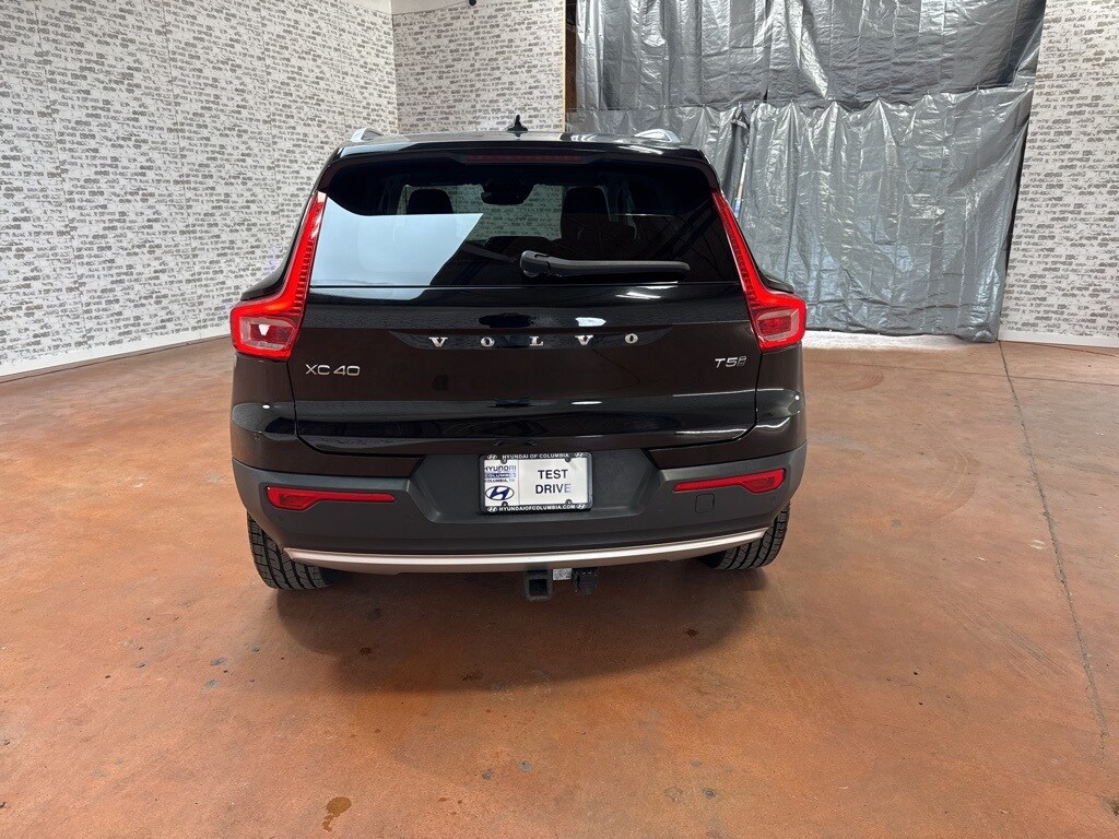 2021 Volvo XC40 Momentum photo 4