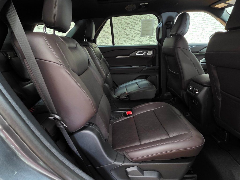 2026 Ford Explorer Platinum - Photo 14
