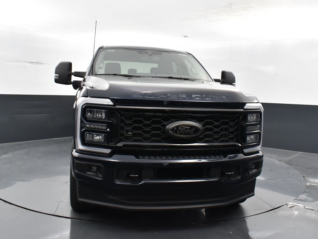 2025 Ford F-350 XLT photo 2