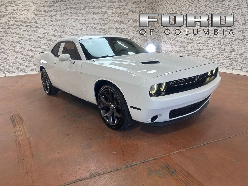 2017 Dodge Challenger SXT's photo