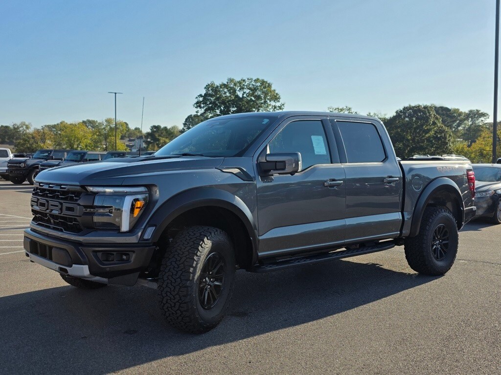 2025 Ford F-150 Raptor photo 3
