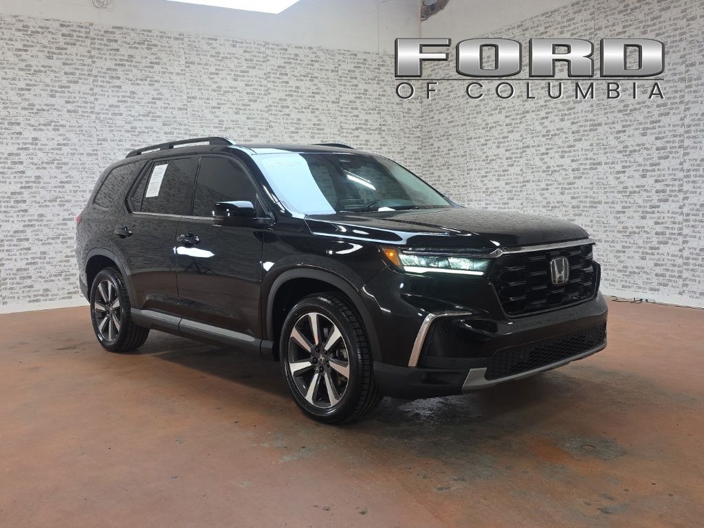 2023 Honda Pilot Touring AWD's photo
