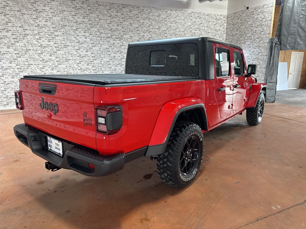 2024 Jeep Gladiator Willys photo 2