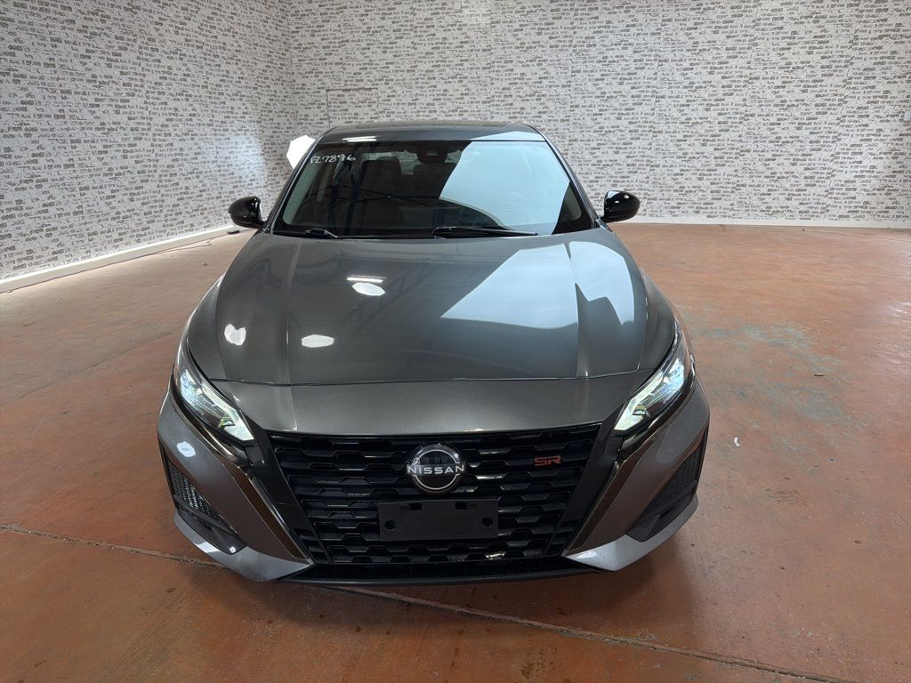2023 Nissan Altima 2.5 SR photo 2