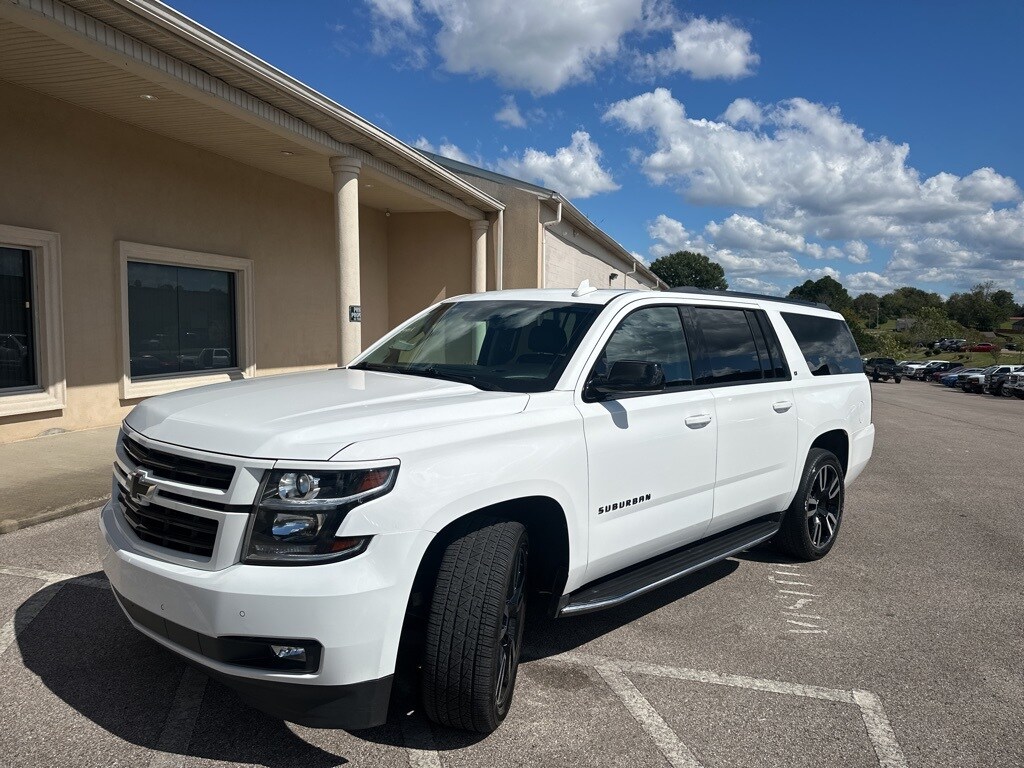 2019 Chevrolet Suburban LT RST photo 2