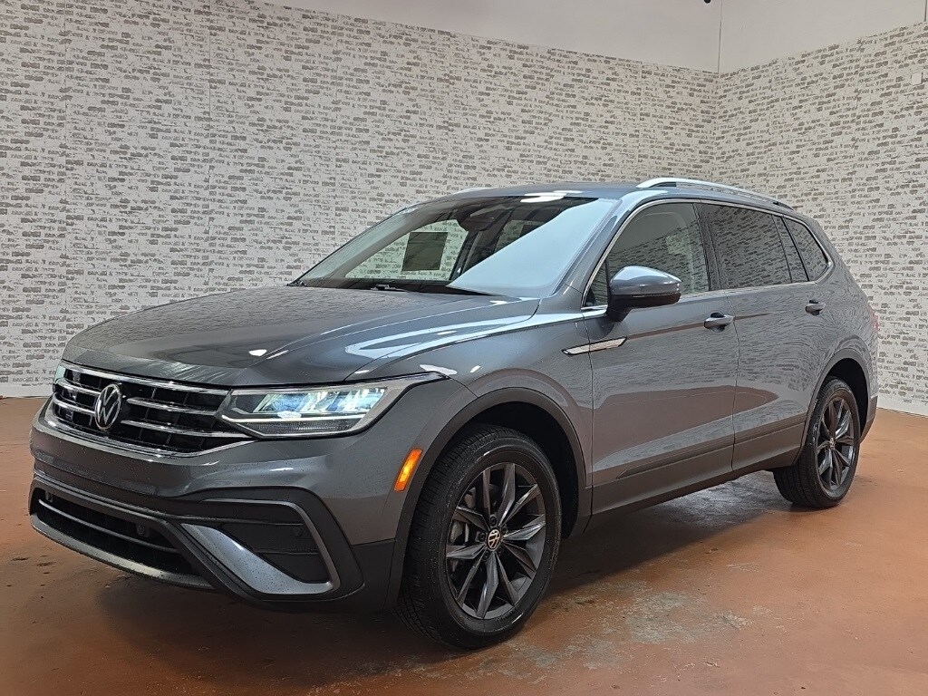 2023 Volkswagen Tiguan SE photo 3