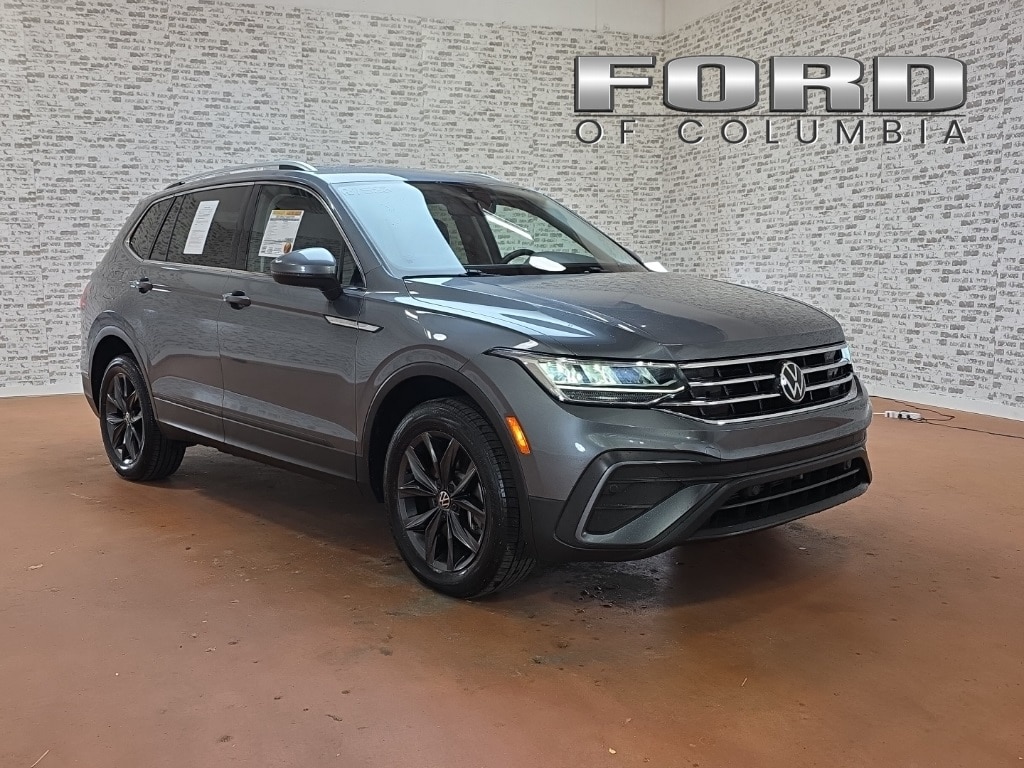 2023 Volkswagen Tiguan SE's photo