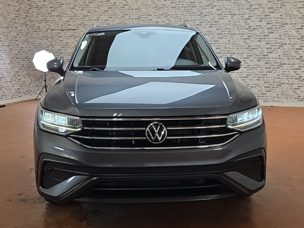 2023 Volkswagen Tiguan SE photo 2